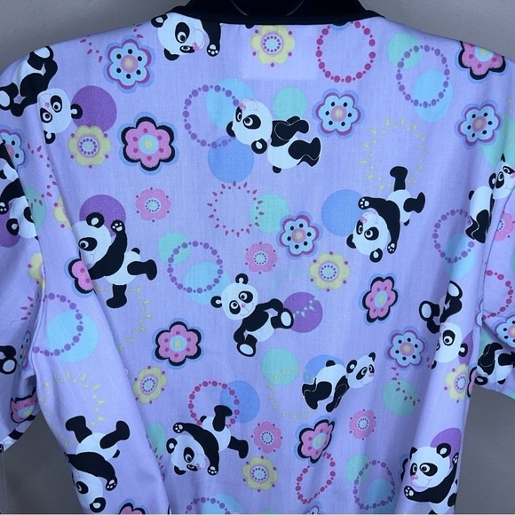 NEW ADAR MEDOUM SCRUBS TOP BELTED SHORT SLEEVE FLORAL PANDS PURPLE COLORFUL - Picture 7 of 9